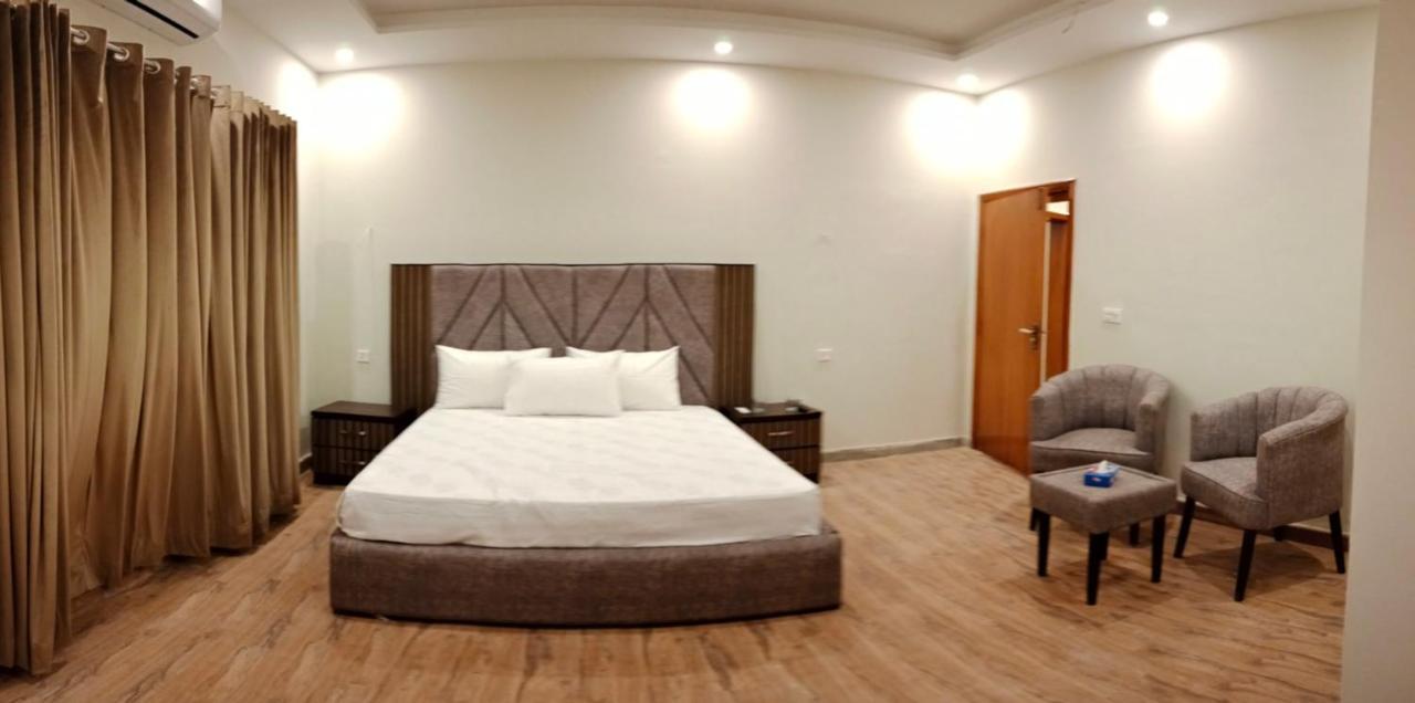 Hayat Grand Guest House Исламабад Экстерьер фото