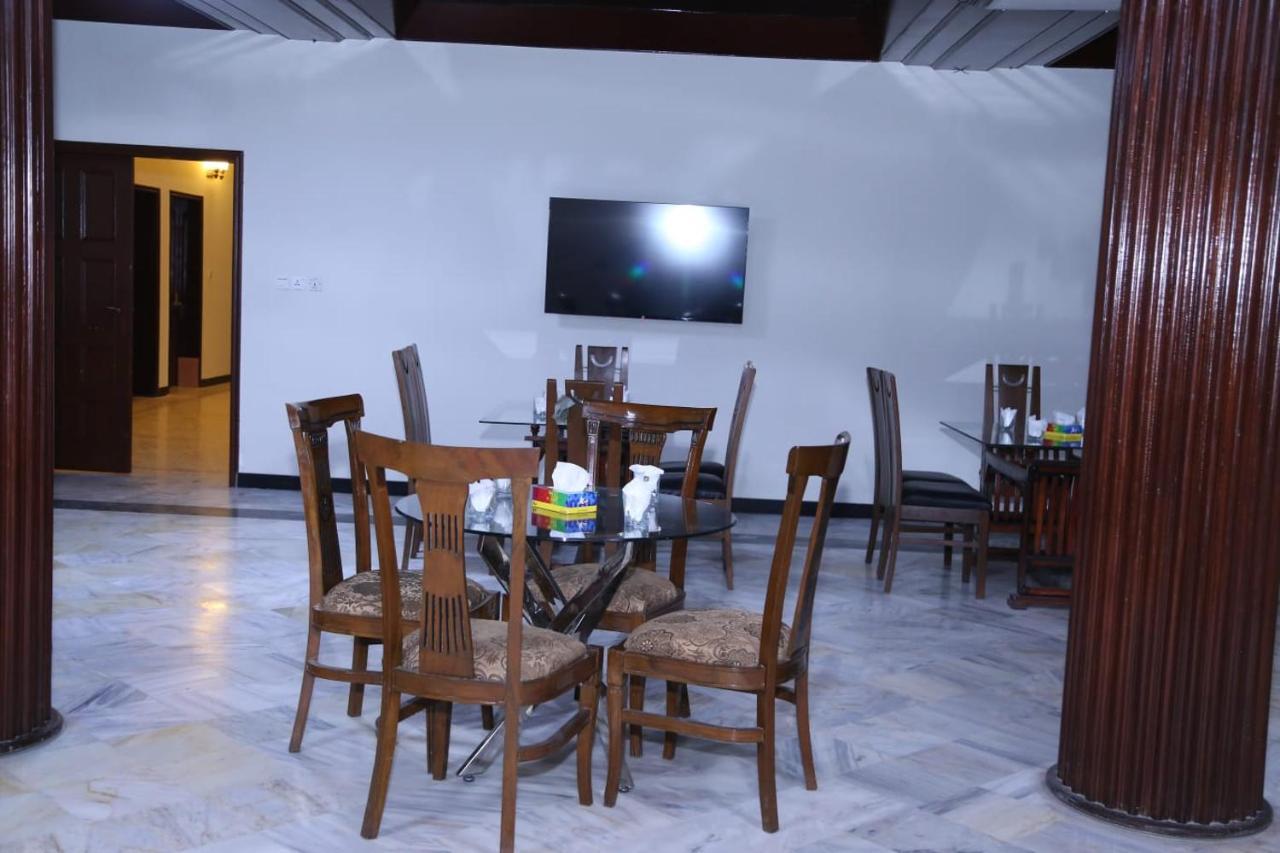 Hayat Grand Guest House Исламабад Экстерьер фото